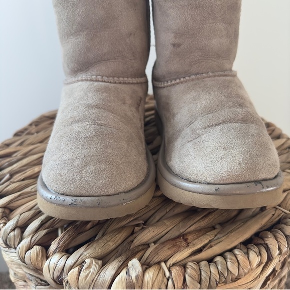 UGG Girls Classic Metallic Boot Size 1 - Picture 3 of 12